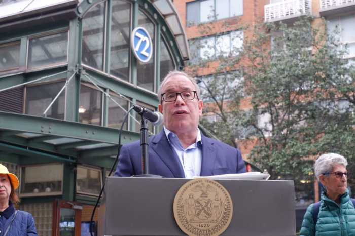 Early morning riders outside Manhattan were more likely to remain on public transit during early pandemic: comptroller report 8