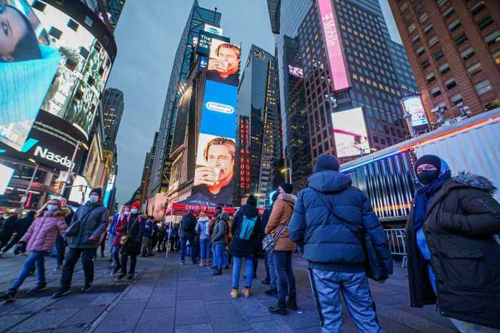 Spreading like wildfire: COVID-19 positivity rates nearly at 20% in New York state, Hochul says 4