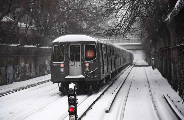 B and Z subway trains come back Wednesday; W line still out due to crew shortage 6 MTA subway train during winter storm