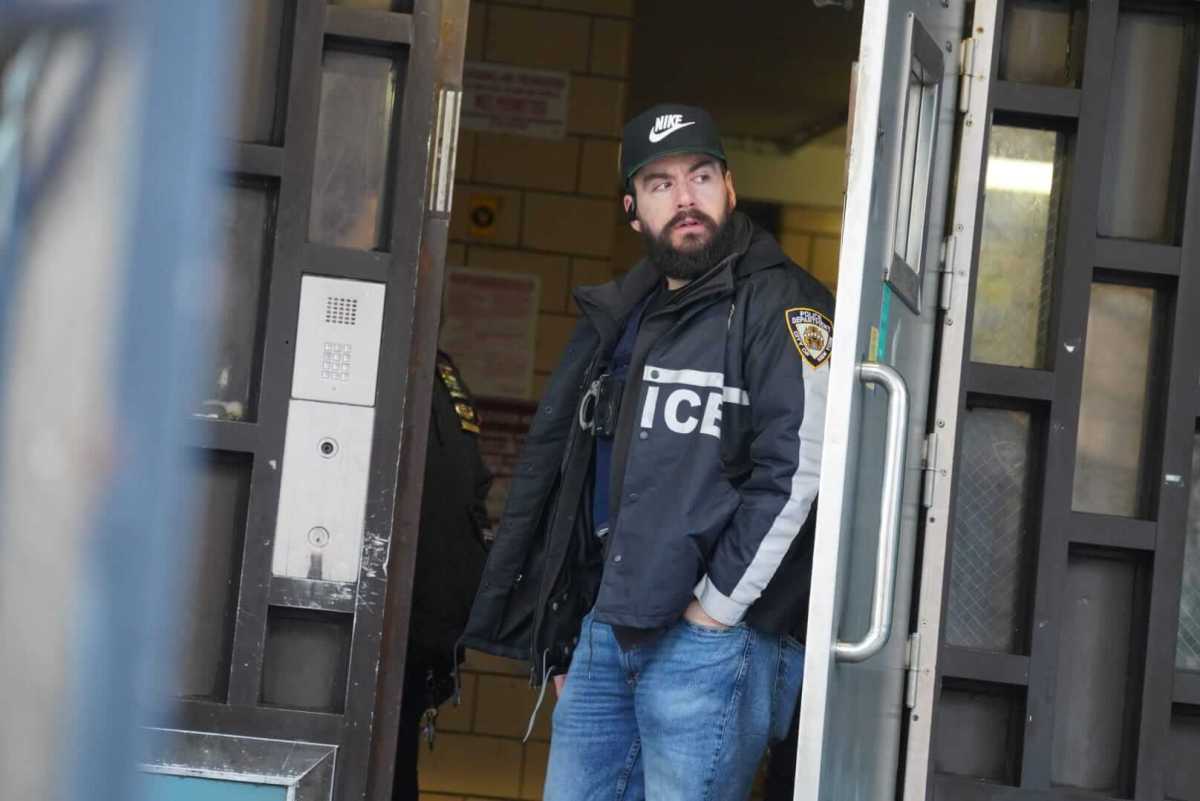 B2735715-D4E9-4A4C-A1A5-8B6F3F91D150