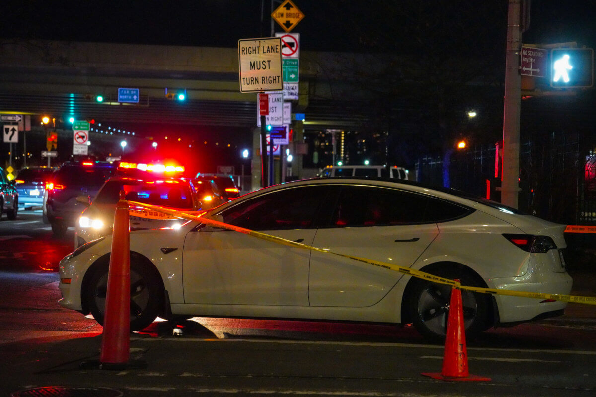 Man shoots himself in leg on East Side: NYPD 6