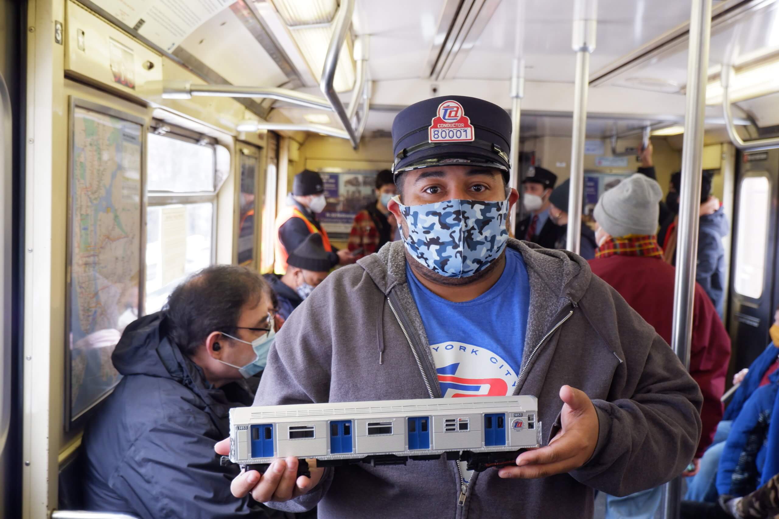Bye bye Brightliners: MTA's oldest subway cars bid farewell on final run after almost 58 years 5
