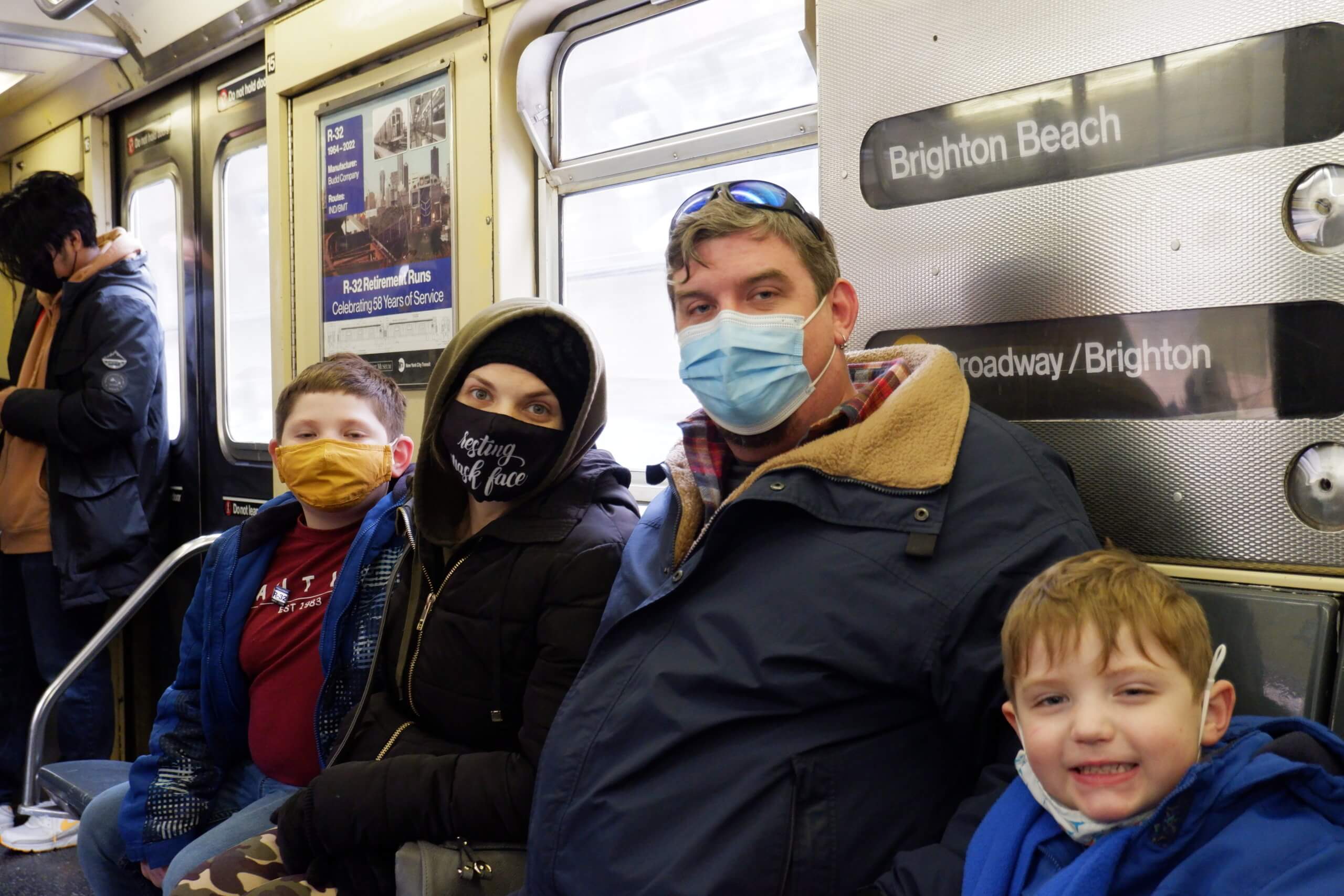 Bye bye Brightliners: MTA's oldest subway cars bid farewell on final run after almost 58 years 6
