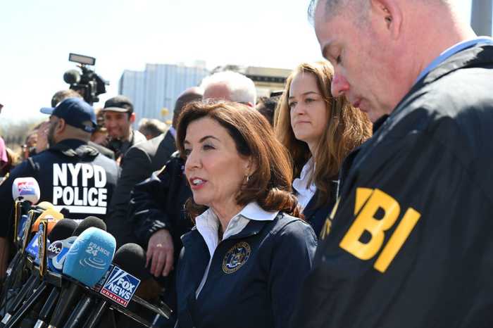 Hochul talks subway safety, bail reform rollbacks, in radio interview 2