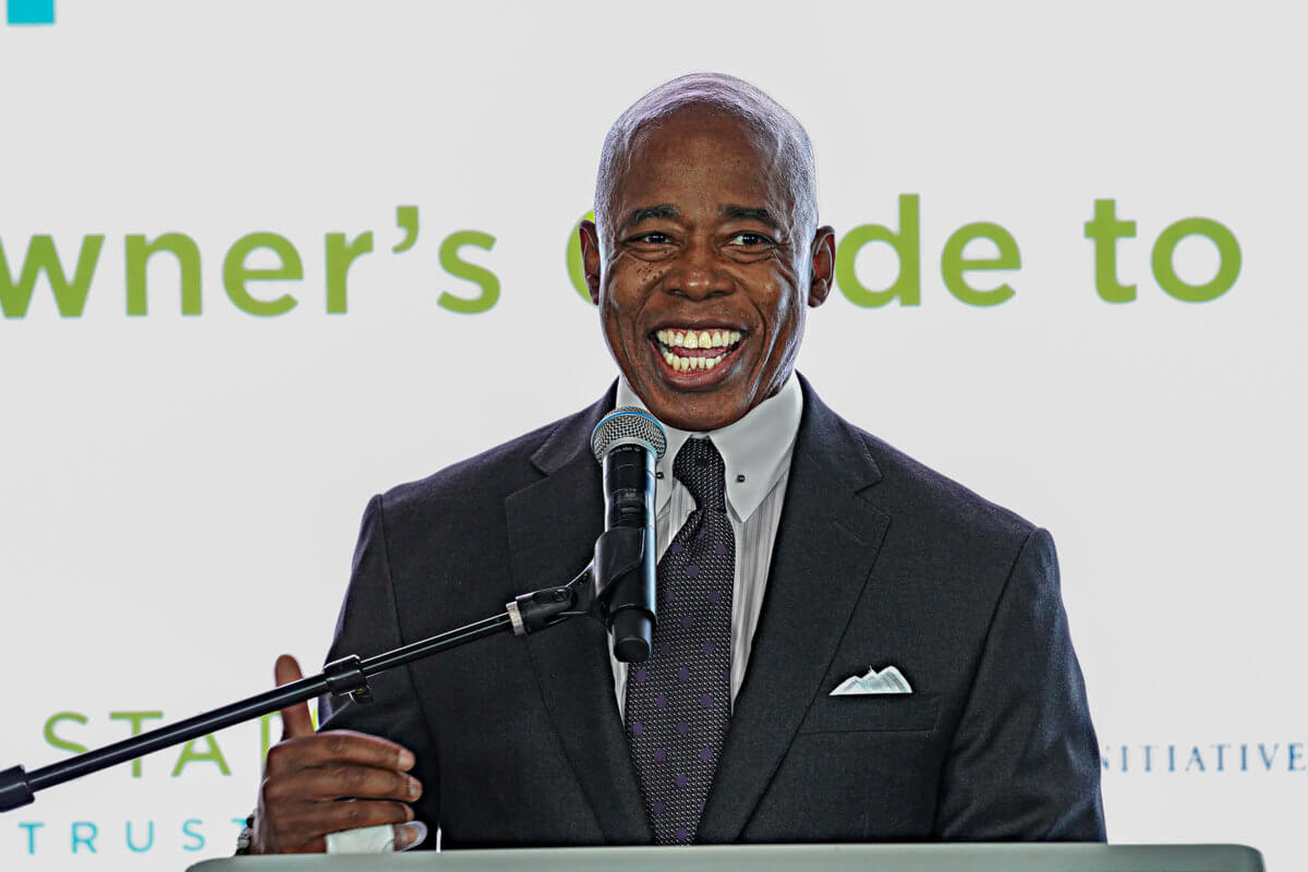 Being 'bold enough to face the future': Adams, Hochul and former President Clinton laud Empire State Building's new green tech 8