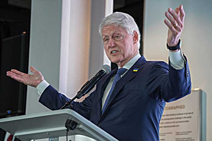 Being 'bold enough to face the future': Adams, Hochul and former President Clinton laud Empire State Building's new green tech 5