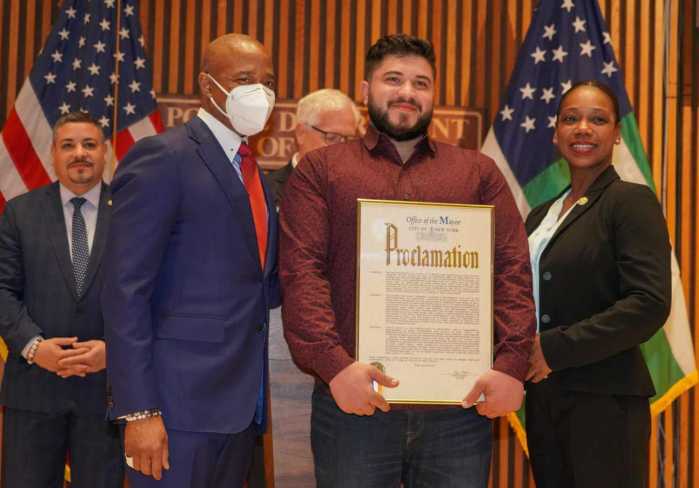 Mayor, NYPD, MTA honor New Yorkers who aided in arrest of Brooklyn subway shooter 22