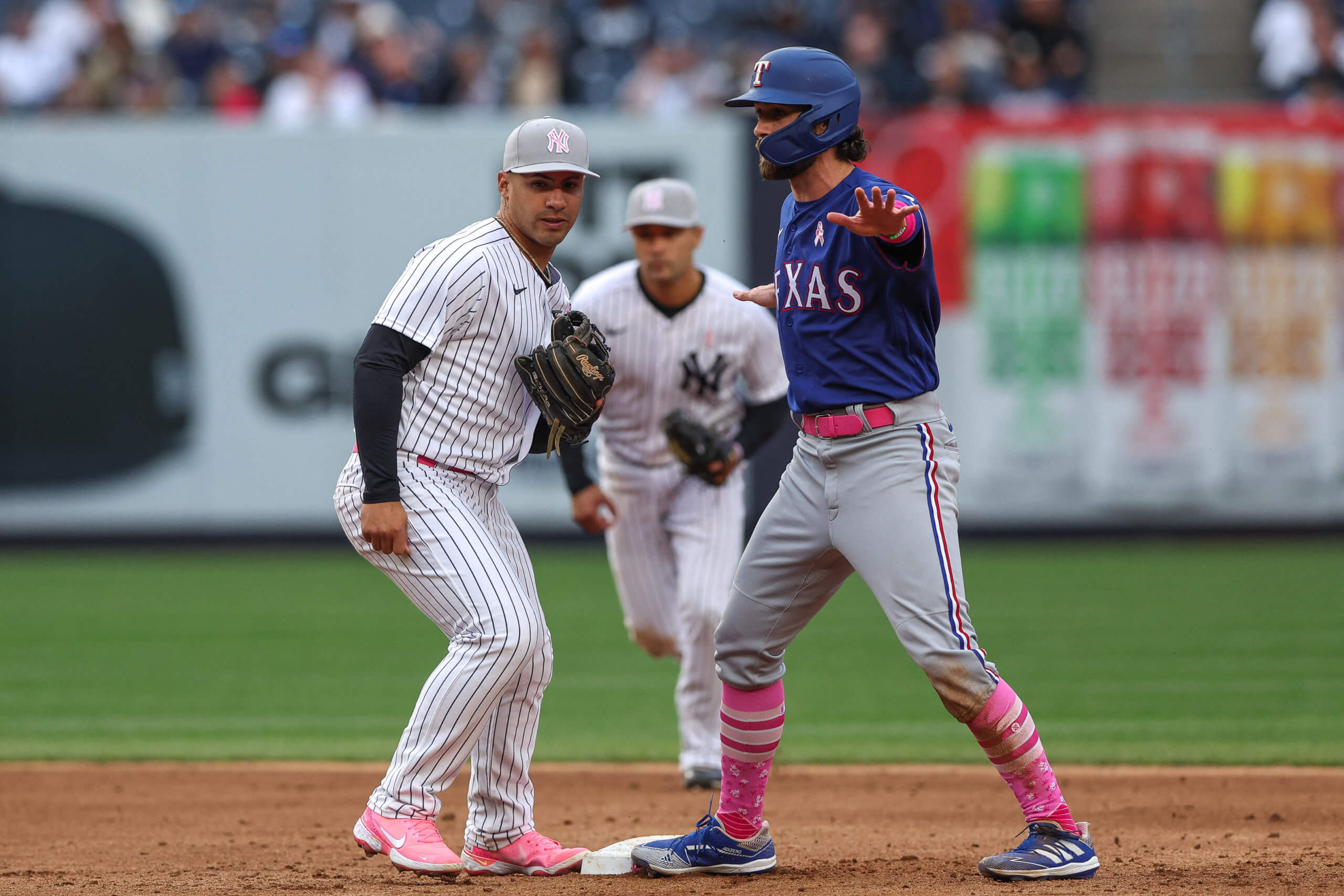 New York Yankees settle for doubleheader split with Rangers after bullpen lets lead slip away 3 New York Yankees Texas Rangers