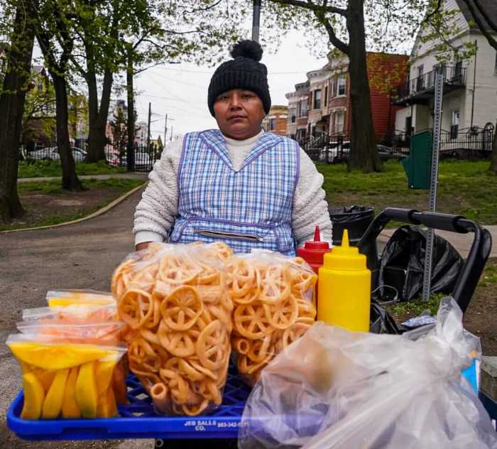 'I felt terrorized': Cops cuff Brooklyn subway fruit vendor, prompting new pushback by advocates 4