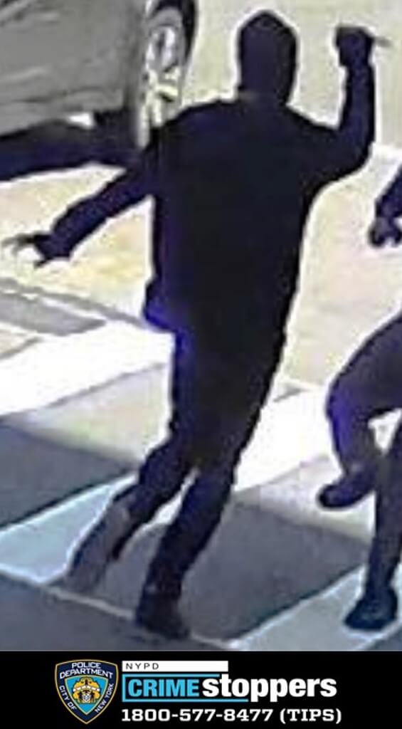VIDEO: Upper East Side maniac violently stabs man in random attack 7