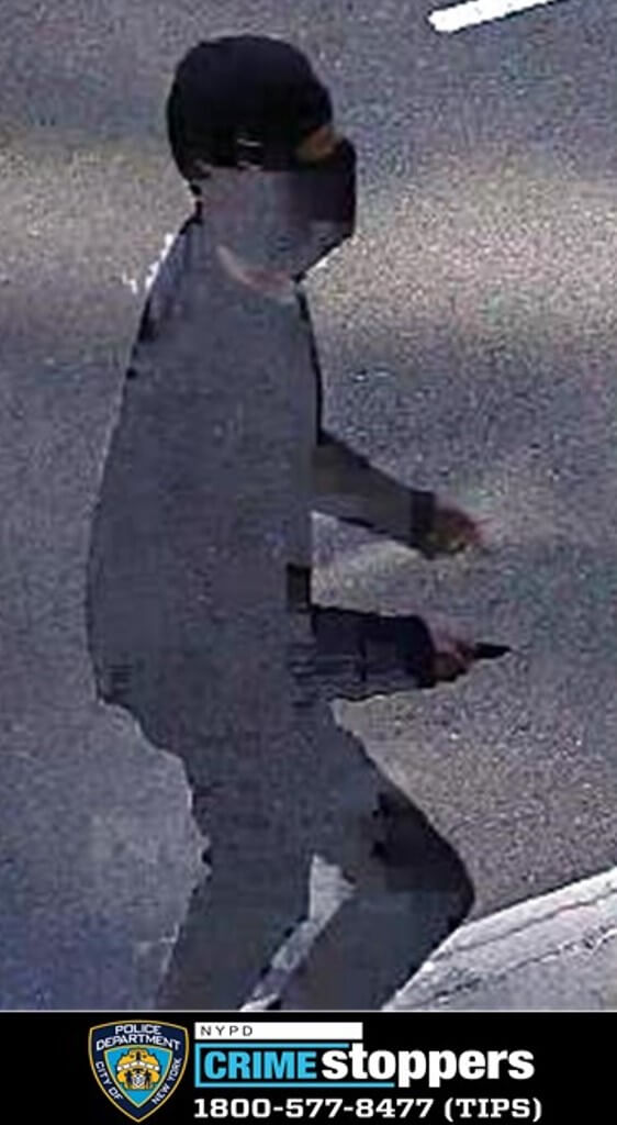 VIDEO: Upper East Side maniac violently stabs man in random attack 6