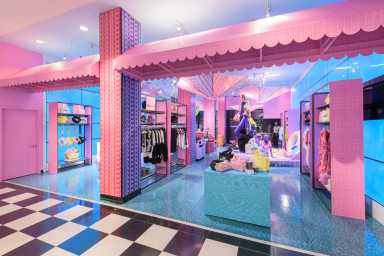 Bloomingdale's launches Marc Jacobs pop-up with pool party theme just in time for summer 38 Bloomingdale's