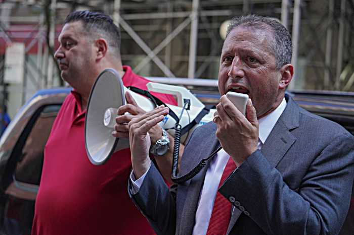 NYC Comptroller says new analysis shows many schools welcoming newcomer students faced budget cuts 5 Comptroller Brad Lander