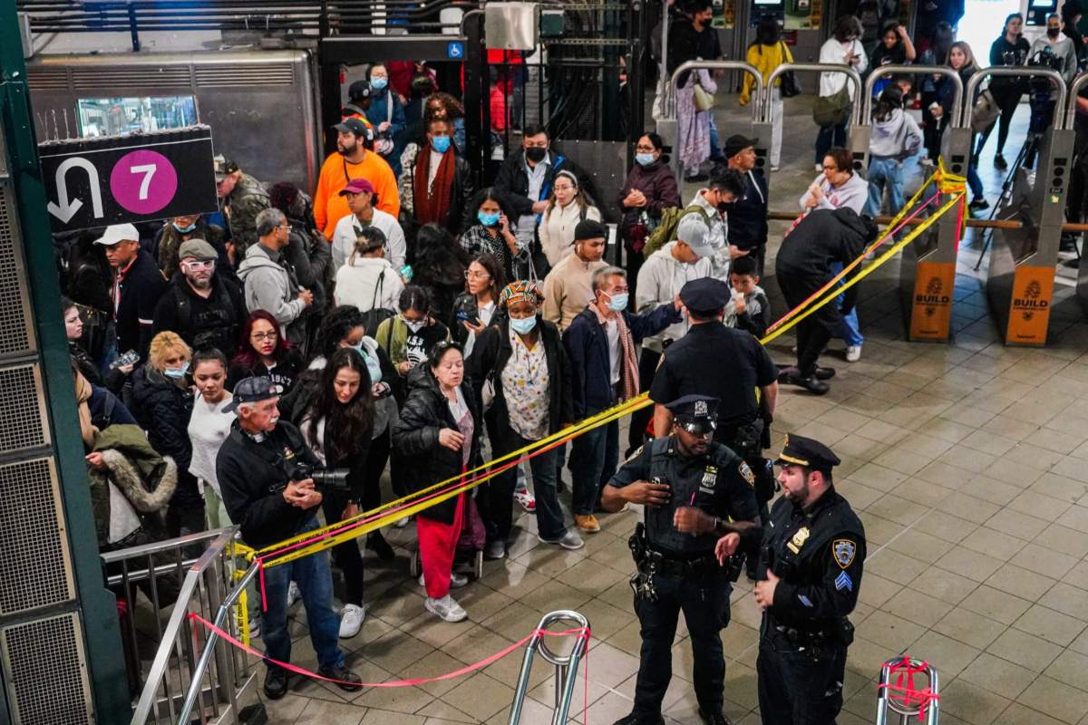 Man fatally struck by train in Queens during fight; suspect in custody 4 Commuters in Queens impacted after a person is struck by a train at station