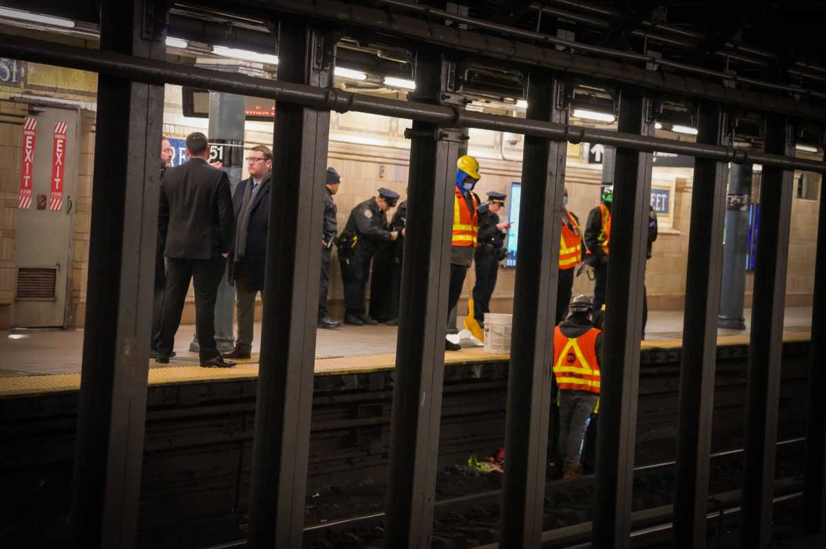 Man electrocuted, struck by train in Midtown