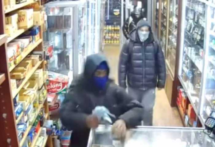 SEE IT: Brooklyn vape store robbers pilfer shop at gunpoint 2 Brooklyn vape store robbers