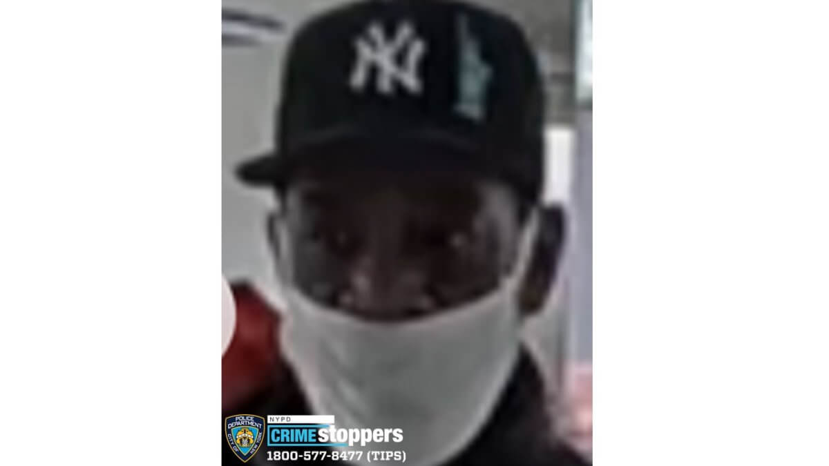 Watch: Four brazen thieves ransack high end fashion store in SoHo 9