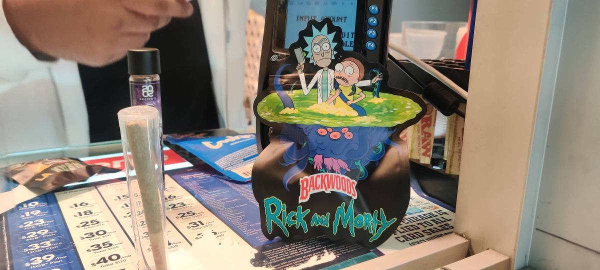 Potful of trouble: NYC stores skirting marijuana licensing rules, prompting legal confusion and safety concerns 11 NYC stores skirting marijuana licensing rules