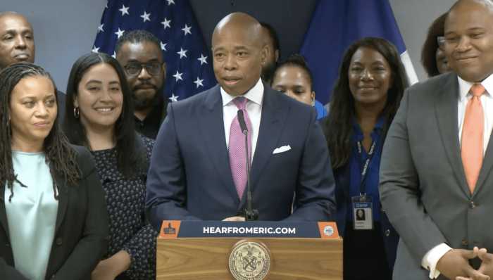 Mayor expands free broadband internet plan for NYCHA residents in the Bronx, citywide 2