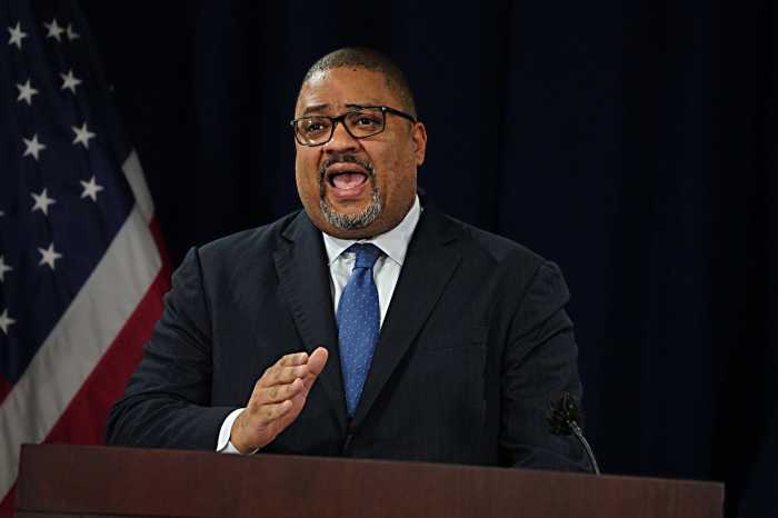 Queens man indicted for threatening a passenger on Upper West Side train 2 Manhattan District Attorney Alvin Bragg