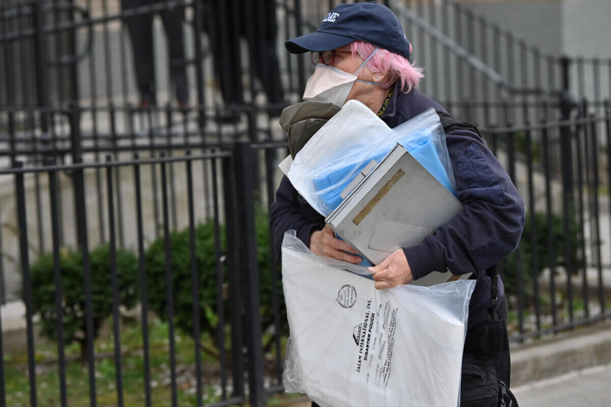 Serial attacker sought in connection to fatal Brooklyn stabbing, non-fatal slashing 4 An official with the city's Medical Examiner's office arrives at the scene of a fatal stabbing at Wyckoff Gardens