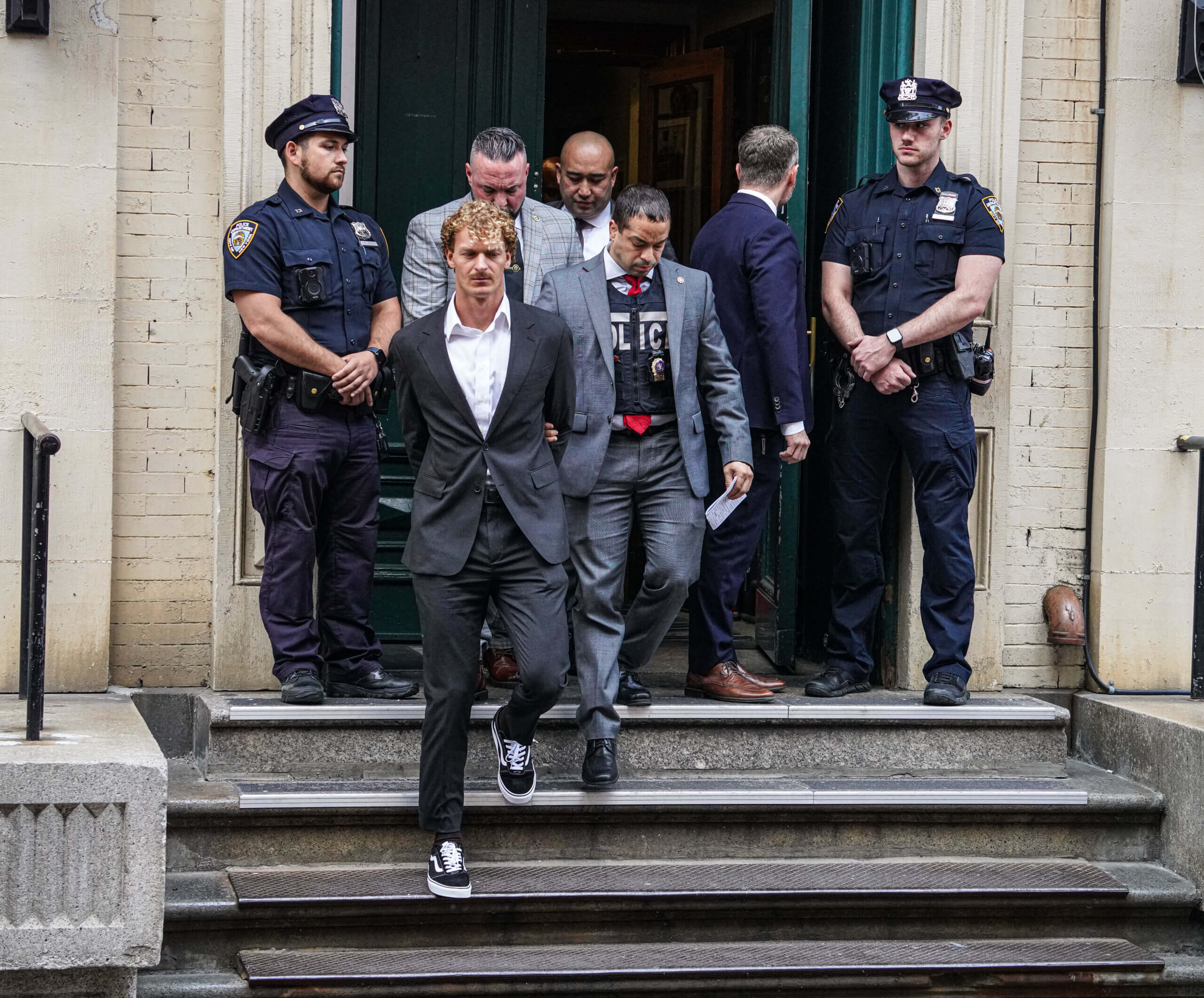 Daniel Penny, who allegedly killed homeless subway rider with chokehold, released on bond 5 Criminal Court of New York