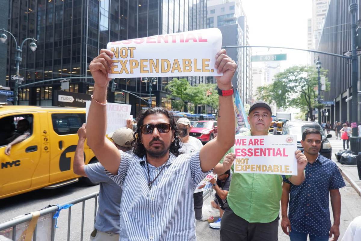 Congestion pricing | Rideshare companies, drivers, cabbies still uneasy about MTA's Manhattan toll plan 4 Taxi and rideshare drivers protesting for an exemption from congestion pricing