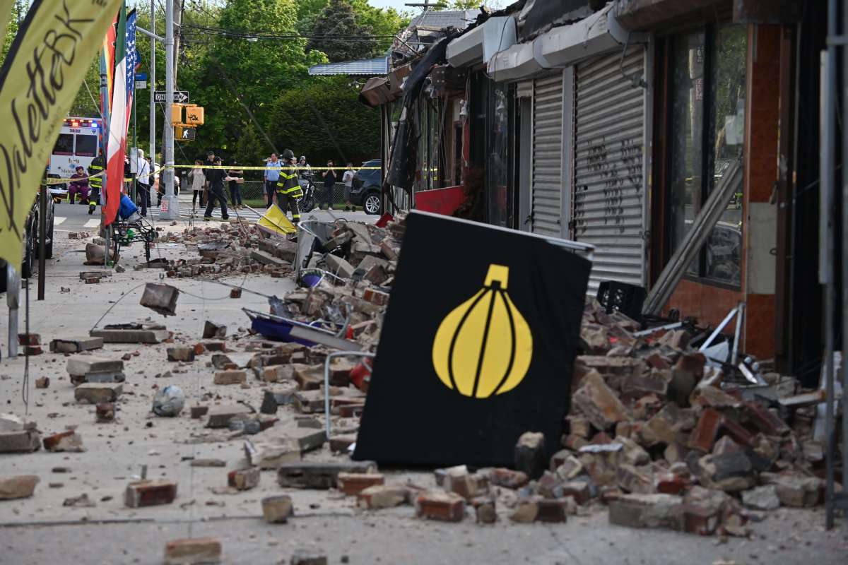 Roof connecting six storefronts comes crashing down in Brooklyn 6 Firefighters investigate the collapse
