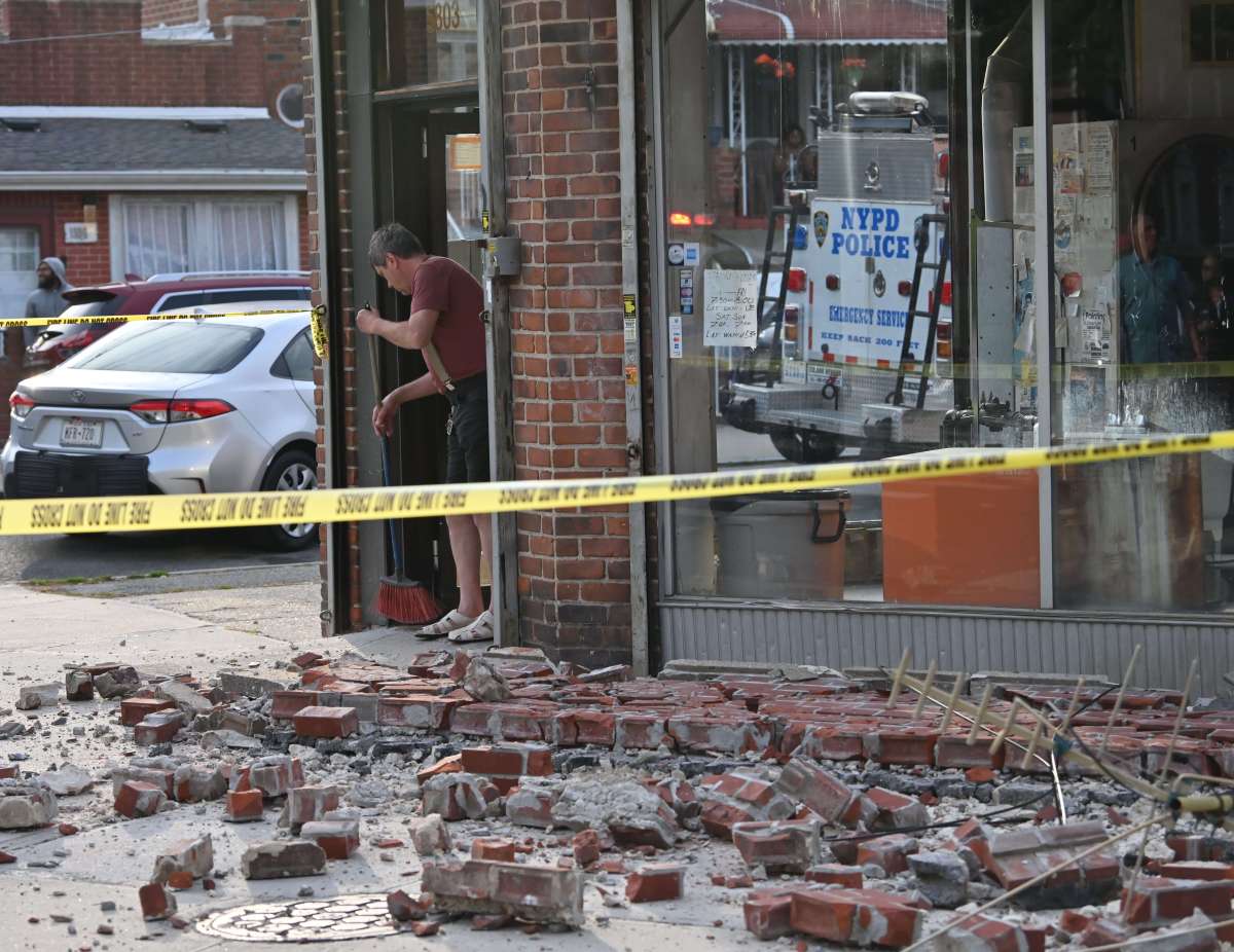 Roof connecting six storefronts comes crashing down in Brooklyn 5 parapet wall collaspe