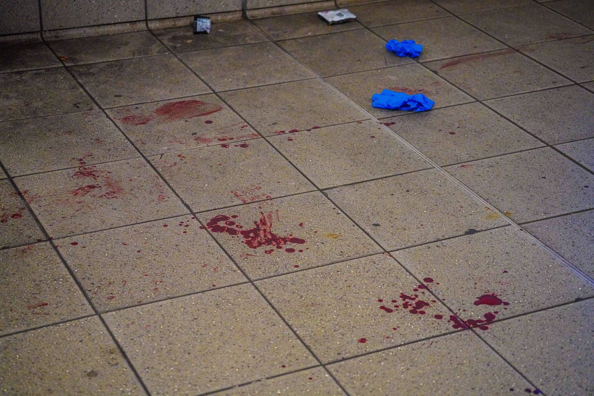 Man stabbed in the neck in Upper East Side subway station 3 Blood was left smeared at the scene.