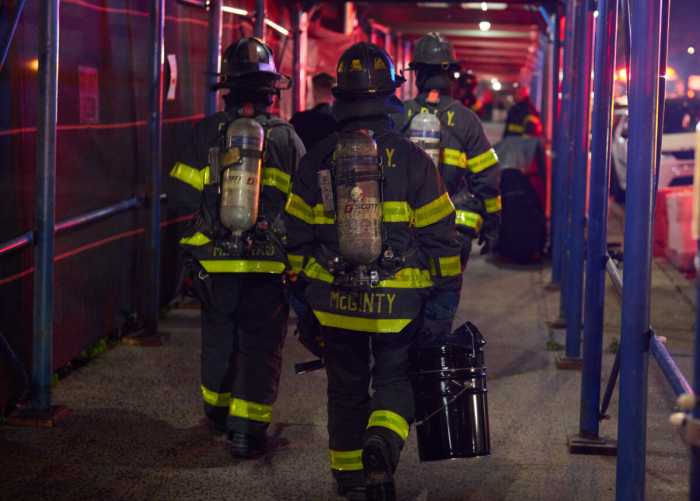 Hazmat removes lithium-ion batteries from Starrett City apartment building after early-morning blaze: FDNY 5