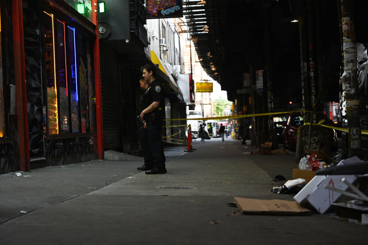 Man stabbed in Brooklyn while sitting near entrance to the Myrtle Avenue subway station: NYPD 4 Man stabbed in Brooklyn