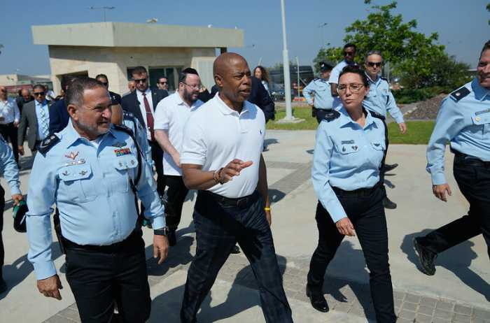 Mayor praises Israel's use of drones and motorcycles to combat crime during visit 5