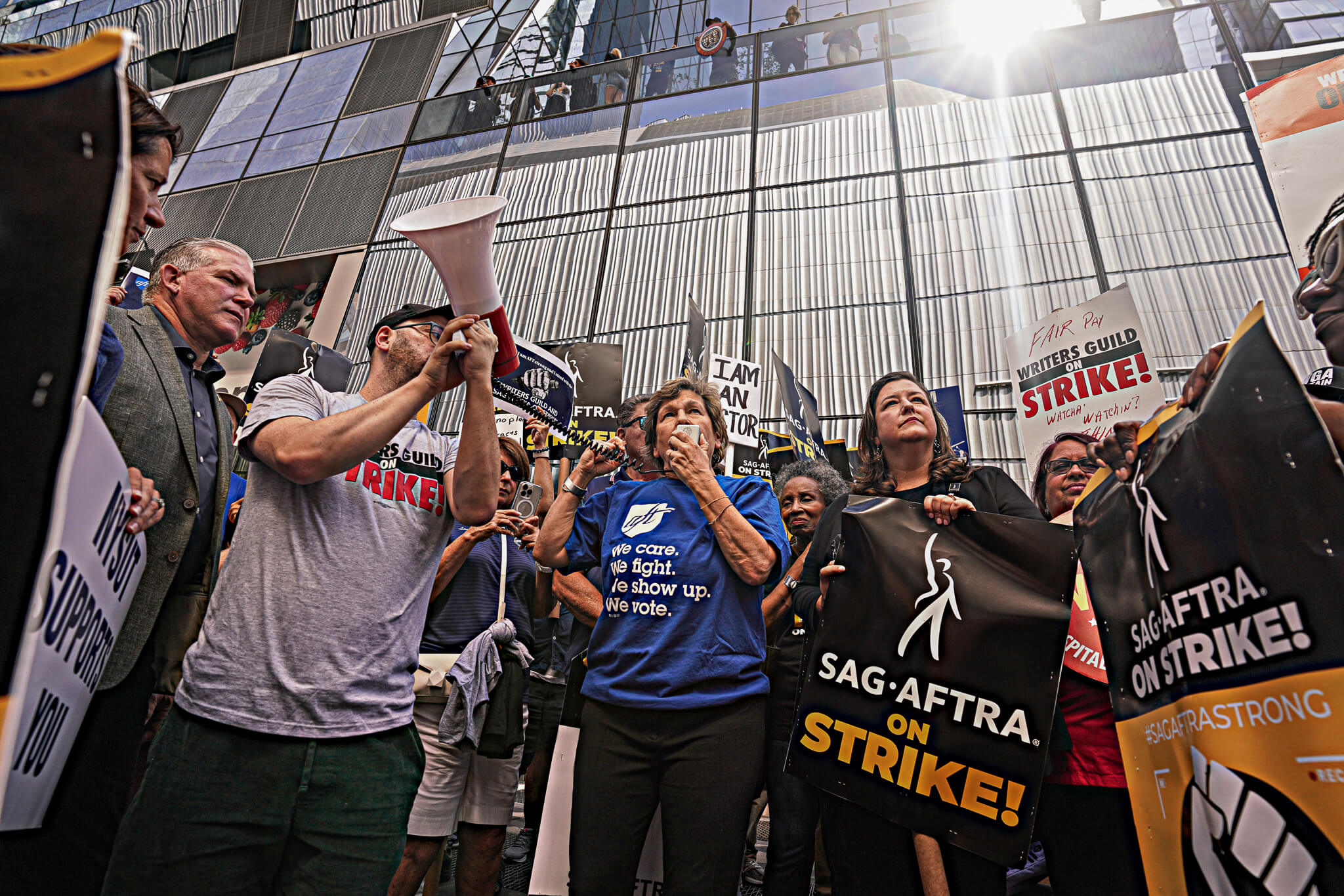 'Another day longer, another day stronger': Unions join SAG-AFTRA strike for National Day of Solidarity 10 People Supporting on Going Protest