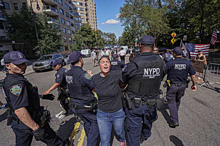 Gracie Mansion madness: Protesters clash over migrant crisis 6