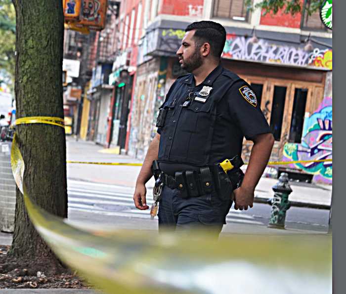 Motorist cuffed for killing moped driver during Bronx road rage: NYPD 2 Manhattan cop on duty