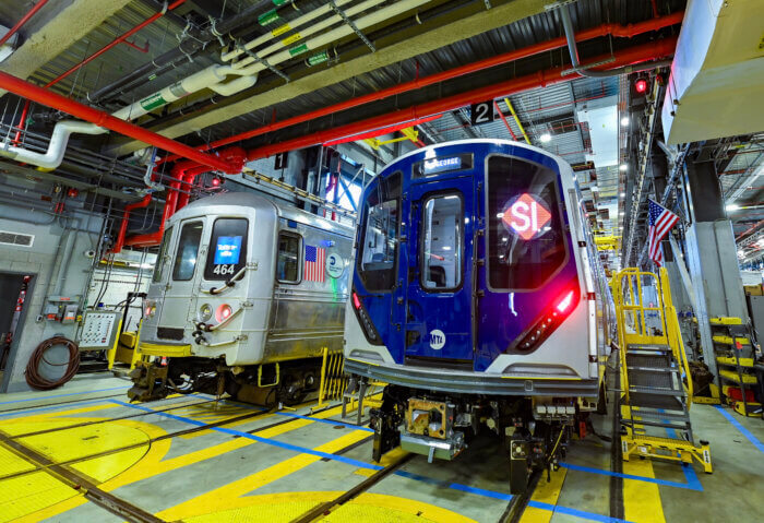 MTA unveils new R211 train cars for Staten Island Railway; first major fleet upgrade in five decades 5 The new subway cars (right) in comparison with the older models (left).