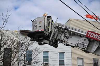 Firefighters knock out basement fire in Brooklyn deli 6 Firefighters quickly snubbed out a fire in a deli at 2665 Pitkin Avenue.