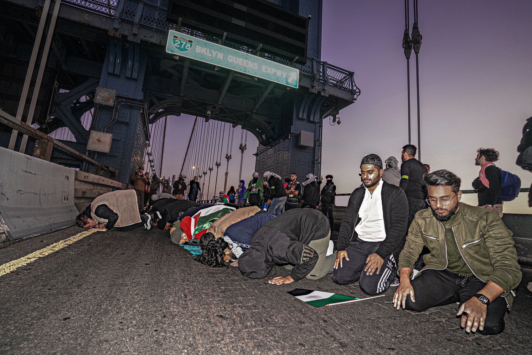 War in Israel | Election Day pro-Palestine protest sees thousands march between City Hall and Brooklyn 12 Protesters took a moment to pray on the Manhattan Bridge