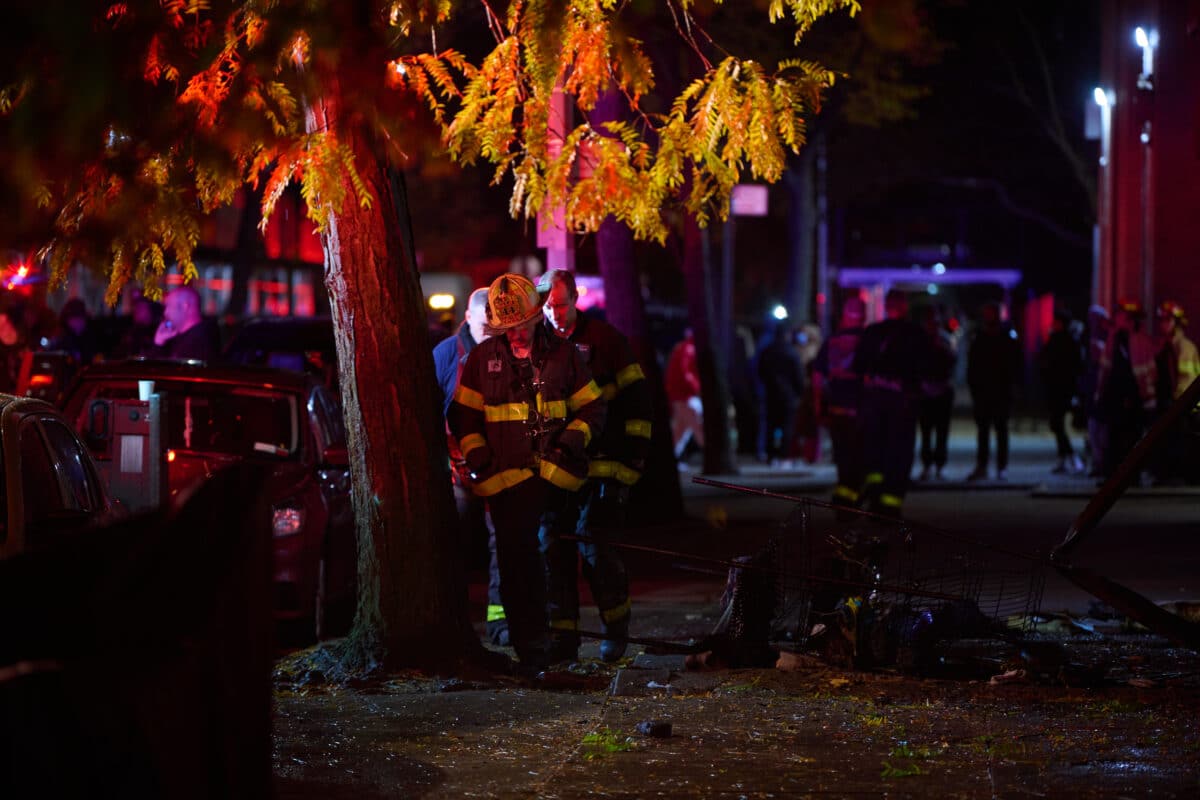 FDNY rescues six from fire at Brooklyn apartment building 17 FDNY rescues six from fire at Brooklyn