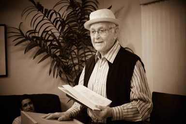 Norman Lear dead at 101: Renowned television producer created 'All in the Family' and other classic sitcoms while advocating democratic values 22 Norman Lear