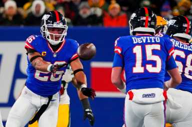 Giants DeVito Barkley