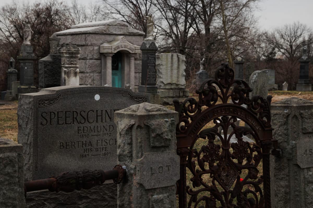 The Queens graveyard that could put Hochul's Interborough Express six feet under 22