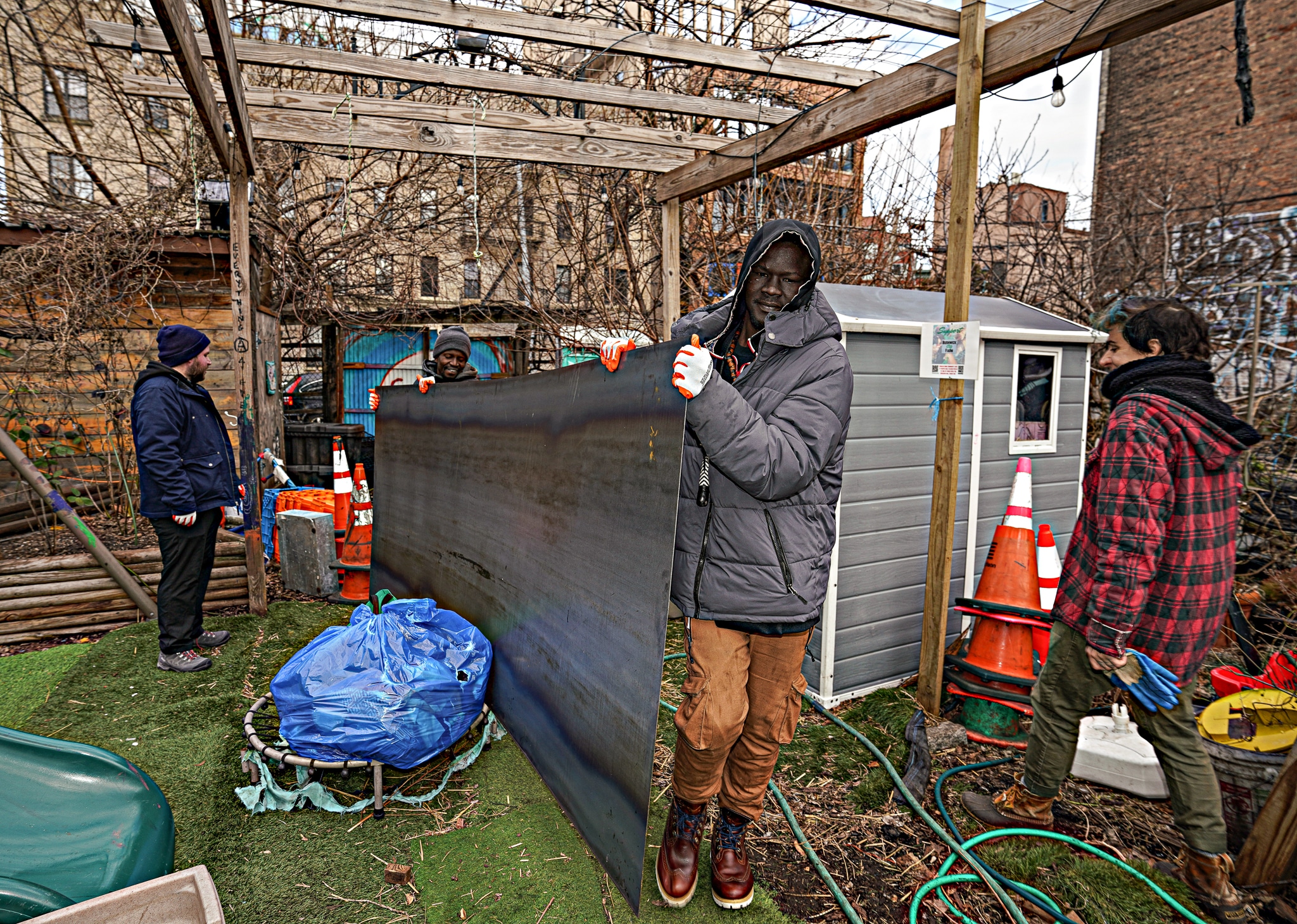 Good works for MLK Day Weekend: Brooklyn migrants, volunteers give back at greenspace 15 Working in unison