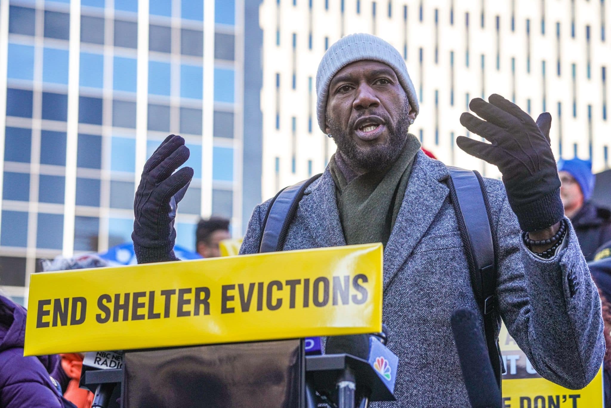 Lower Manhattan rally to stop migrant shelter limits crashed by far-right activists 14