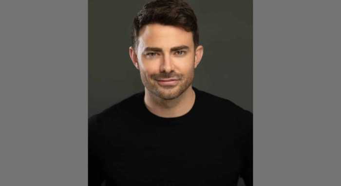 Jonathan Bennett is making his Broadway debut with the role of Sir Robin in 'Spamalot' 7 Jonathan Bennett