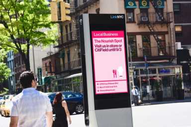 A LinkNYC kiosk showing an advertisement