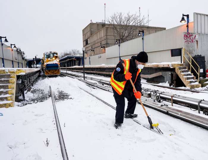 MTA prepares to run mostly normal service during Tuesday winter storm 6 subway track