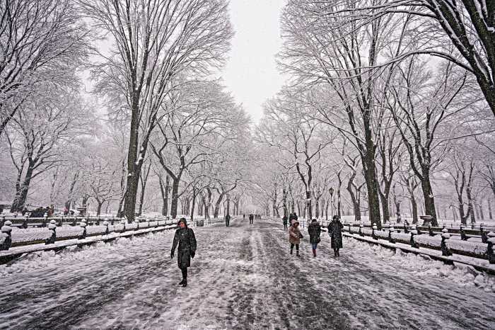 Snowy conditions could hamper Monday's evening commute 3 Snowy conditions in NYC