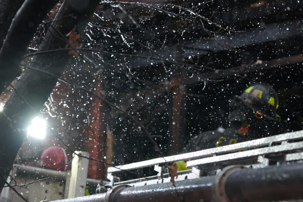 Brooklyn blaze injures one and leaves 25 migrants displaced 8 Brooklyn blaze